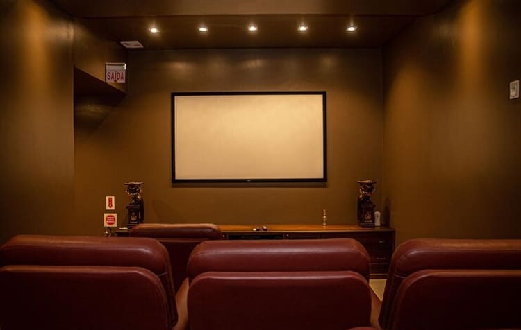 transform-your-living-room-into-a-luxurious-home-cinema